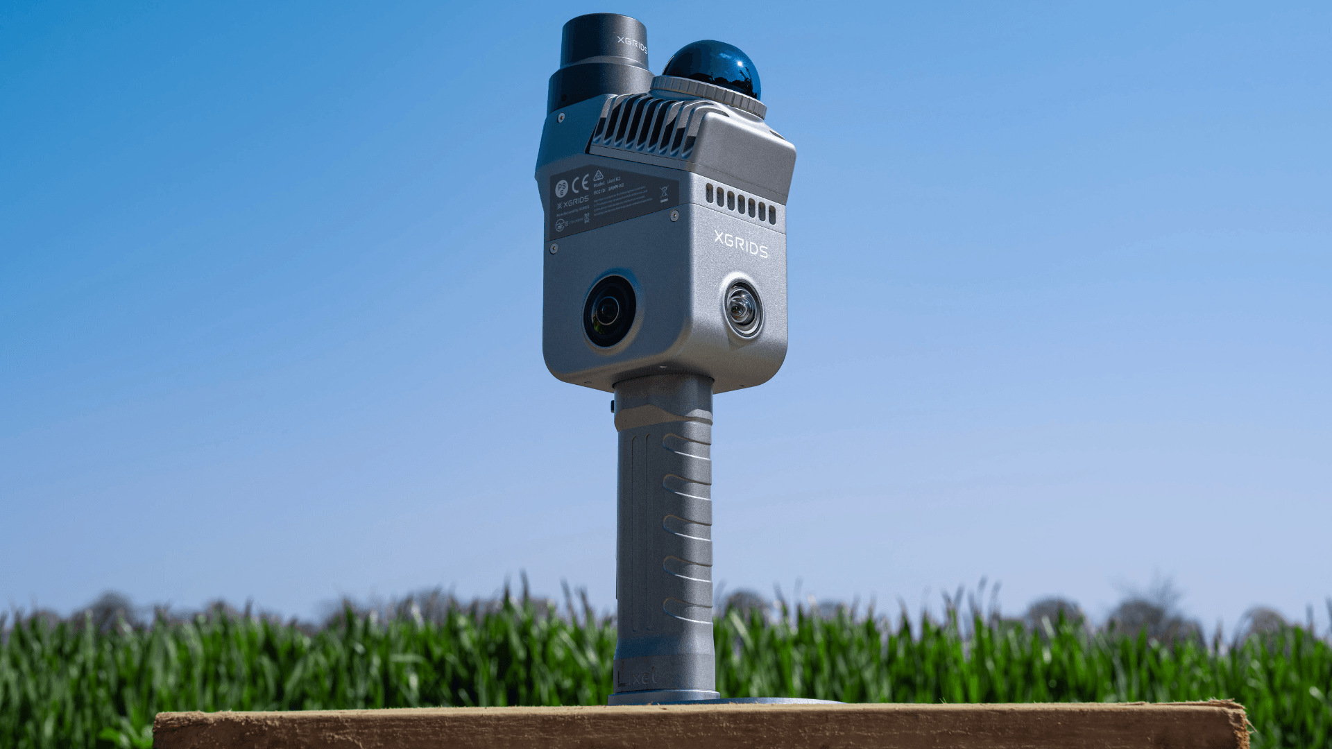 XGRIDS Lixel K2 handheld 3D Gaussian Splatting scanner with three cameras and integrated RTK